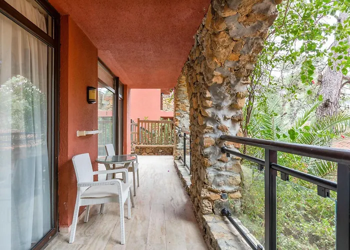 Bay 5* Μαρμαρίς